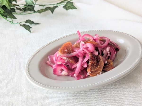 アンチエイジングに♪『レッドオニオンと柿の塩麹マリネ』の作り方【美肌レシピ】 - 美肌Dish