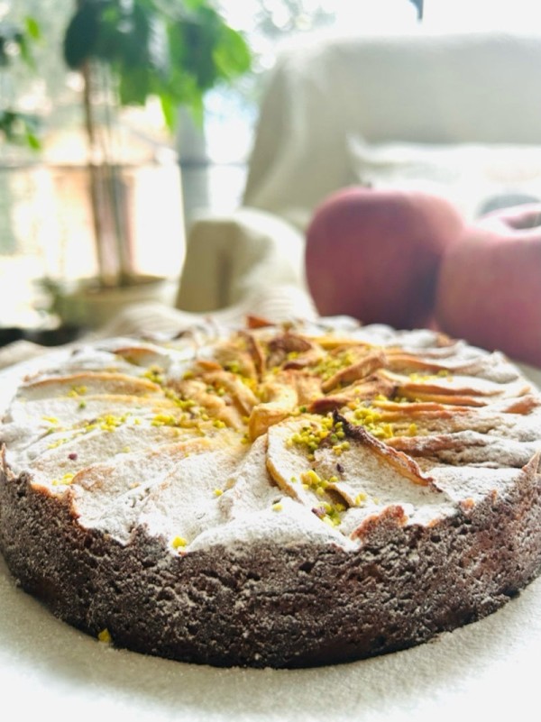 旬の時期だから食べたい!!リンゴの紅茶入りアーモンドケーキ～生地はアーモンドプードルです!!