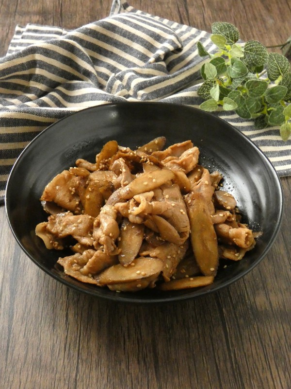 『メイン材料２つ！「ごぼうと豚バラのごま酢炒め」』