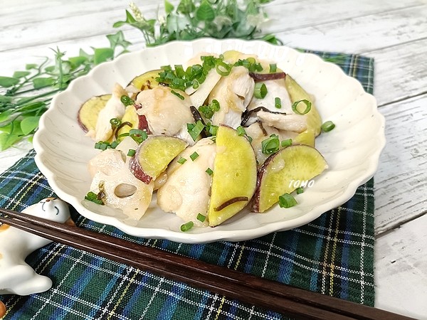 ご飯が進む♪さつま芋とレンコンと鶏胸肉の塩昆布炒め