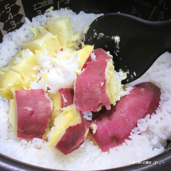 #おいもがおいしい季節です。豪快に！炊飯器でホックホク♪『た～っぷり～さつまいもご飯』