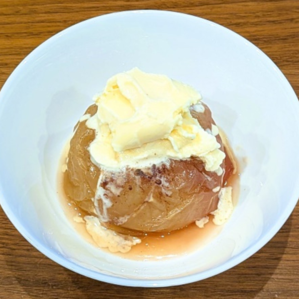 炊飯器で焼きりんご|丸ごと入れるだけ!簡単ほったらかしスイーツレシピ!