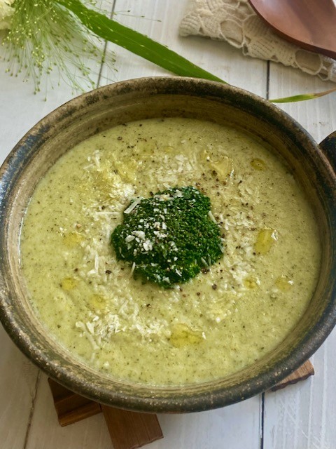 群馬県産ブロッコリーと昆布だしで　コンソメはいらないブロッコリーの濃厚豆乳ポタージュ