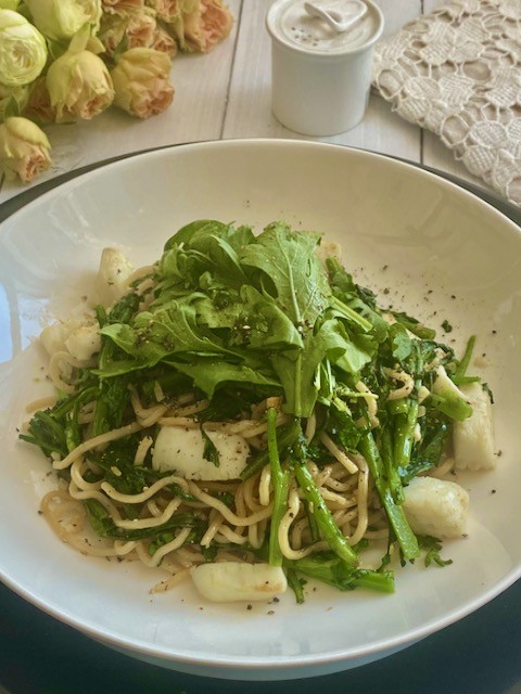 香りがたまらない！春菊たっぷり〜群馬県産春菊とイカのぺぺロン風焼きそば【PR】
