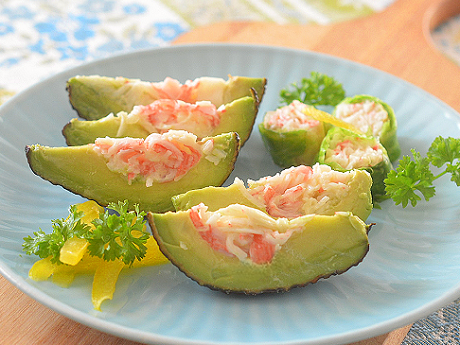 アボカドのカニカママヨネーズ詰め おもてなしに♪