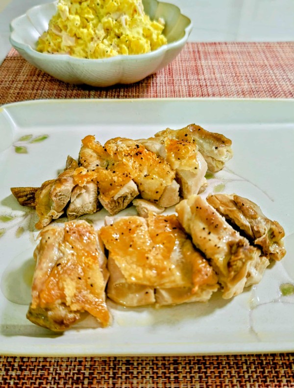 『【パリパリ！グリルチキン】パリパリチキンで病みつきの美味しさ！やる気0％でも美味しいお店の味！』