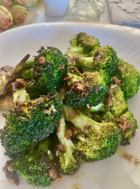 茹でるのとは一味違うおいしさ！群馬県産ブロッコリーのソテーアンチョビにんにく風味【PR】