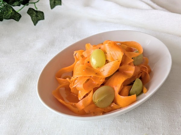 【美肌レシピ】『ぶどうとにんじんのリボンサラダ』の作り方 - 美肌Dish