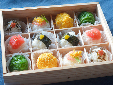 彩りにわくわく プチおにぎり♪