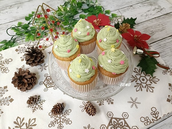 クリスマスツリーのシフォンカップケーキ