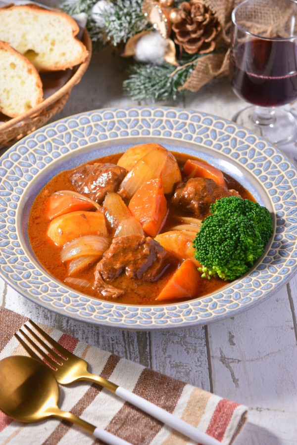 とろける贅沢煮込み！赤ワイン牛すね肉シチュー✨ #クリスマス - すずめの食卓３６５日
