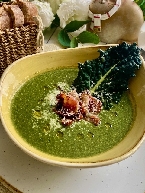 ダークグリーンの色合いが美しい群馬県産アレッタの濃厚ポタージュスープ　【PR】