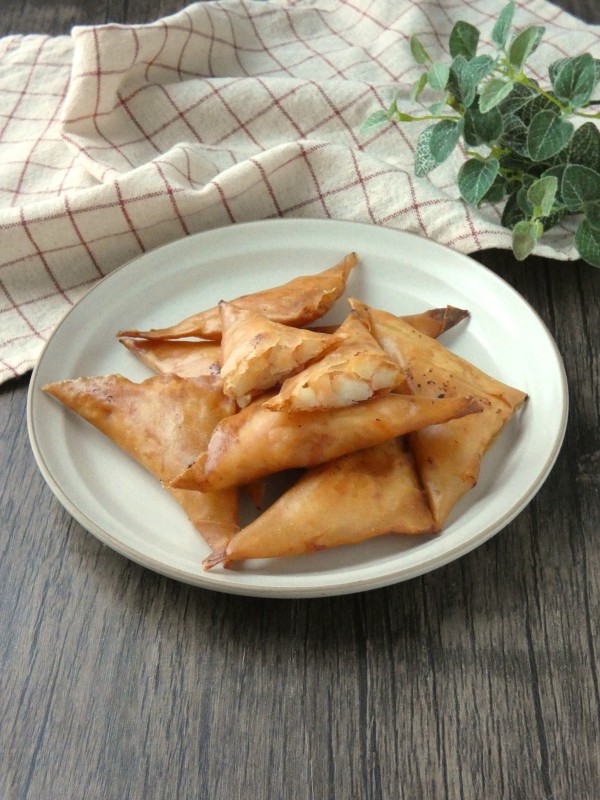 『パクっとつまめてパーティーにぴったり！「じゃがいもと明太子の春巻き」』