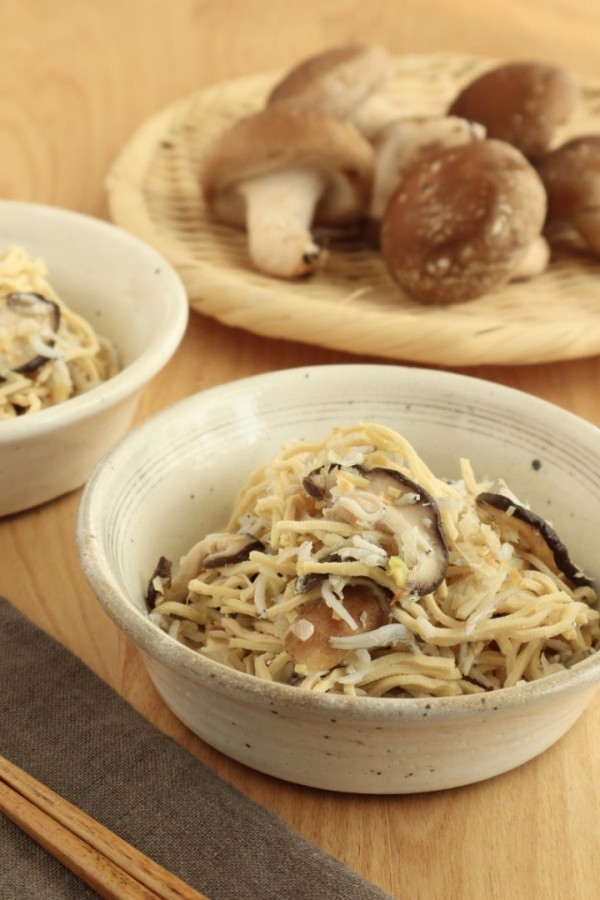 『【#ヘルシーレシピ】ごま油香る♪豆腐干としいたけのねぎ生姜和え』