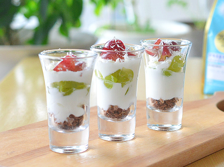 カスピ海ヨーグルト“リッチモ”でぶどうのヴェリーヌ♪