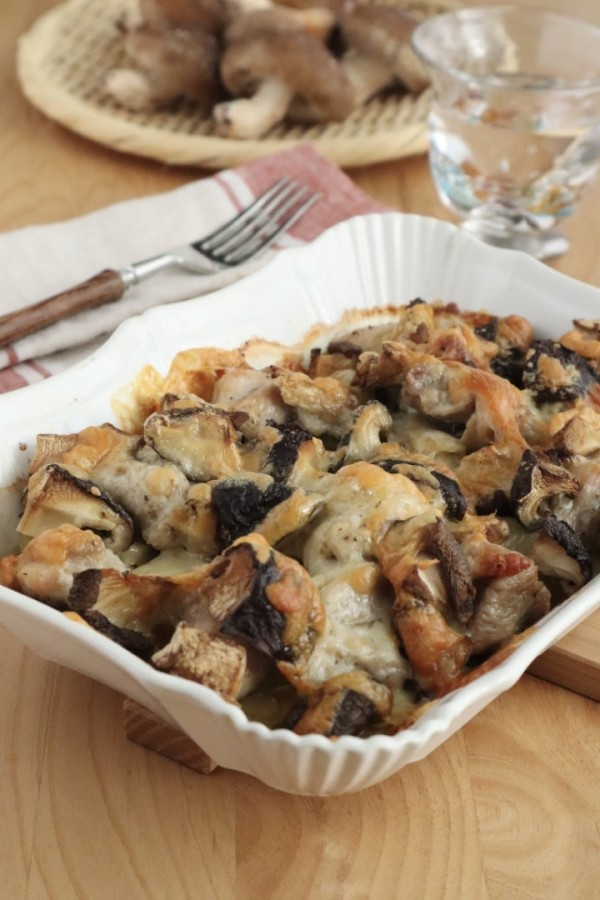 『【#クリスマスチキン】鶏もも肉と椎茸のハーブチーズグリル』