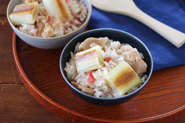 『上州ねぎと鶏肉の梅炊き込みごはん』のレシピ｜料理家神田えり子のおばんざい食堂