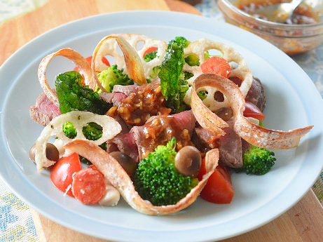 トリュフの香りがふわり ローストビーフの和サラダ♪