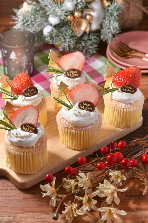 いちごのクリスマスカップシフォン レシピ｜ふんわり軽い簡単おやつケーキ - すずめの食卓３６５日