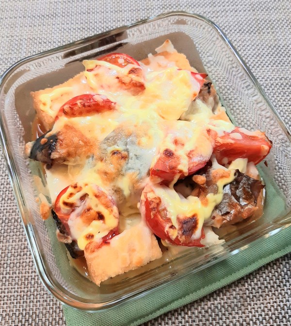 『すぐできおかず！サバ缶とトマトと厚揚げのチーズ焼き♪』