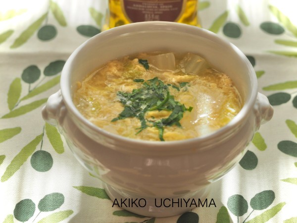 身体ポカポカ免疫力アップ！ ふわふわ卵ととろける白菜のガーリックスープ