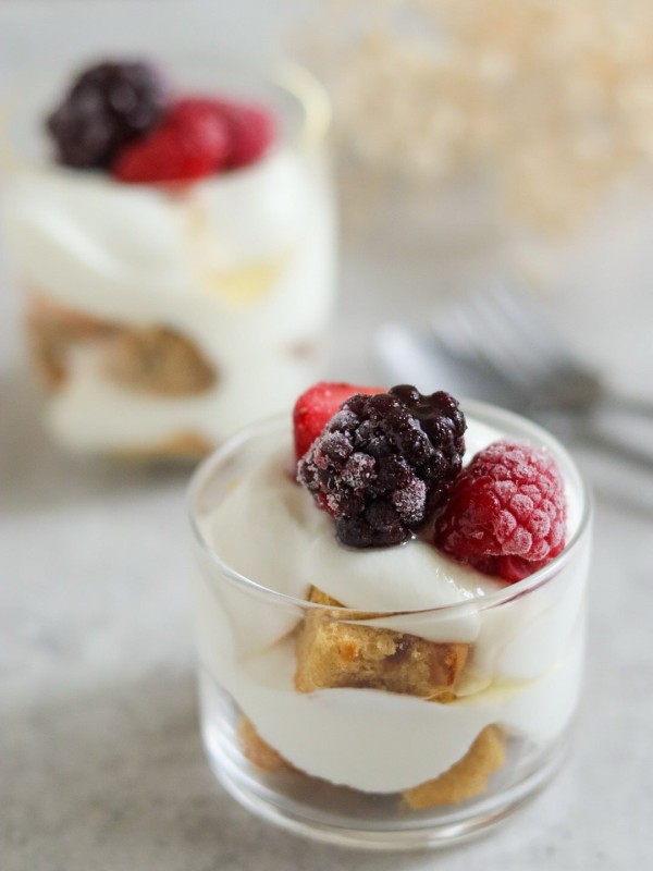 『*【カスピ海ヨーグルト リッチモ プレーン】ベリーとヨーグルトのトライフル*』