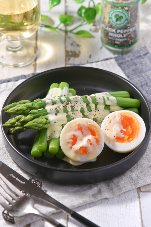 アスパラと半熟卵の白味噌マヨソース♪5分で完成する簡単副菜｜ぐんまクッキングアンバサダーvol.40 - すずめの食卓３６５日