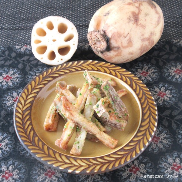 材料1つ。カリッサクサク♪フライドポテトな切り方で、クセになる食感『フライドレンコン』