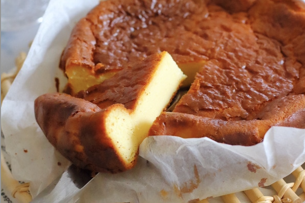 【動画あり】混ぜて焼くだけ！濃厚ベイクドチーズケーキ｜米粉で失敗なし＆ラッピング紹介