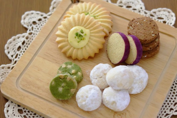 【3つのコツで失敗しない】絞り出しクッキーの簡単レシピ。固い生地の悩みも解決！