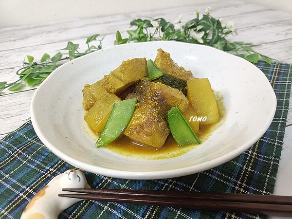 ぶりの切り身で♪大根とぶりの切り身の味噌カレー煮