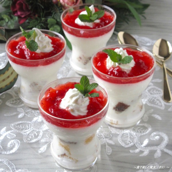 簡単♪華やか♪ヘルシー♪ジャムとヨーグルトで経済的『いちごレアチーズケーキ風ヨーグルトゼリー』