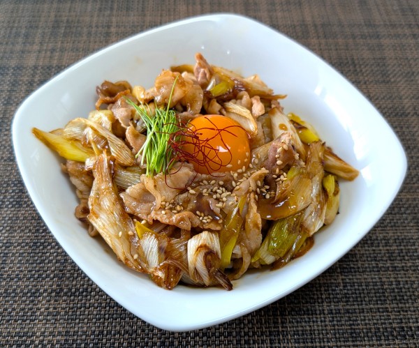 ぴりっとパンチの豚丼♪☆♪☆♪