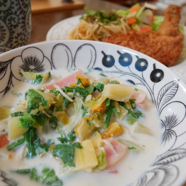 『白菜の味噌ミルクスープとモスチキン#今日のおうちごはん』