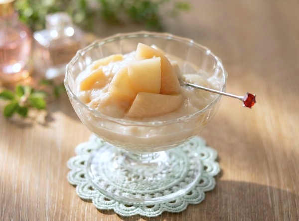 材料3つで「えっ、これ缶詰？」牛乳と片栗粉で練るだけの「白桃のミルク餅」がが衝撃の美味しさ