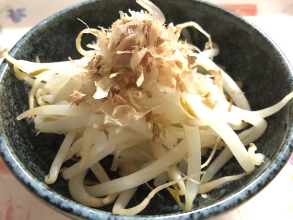 簡単なのに美味しい【ゆでもやし】