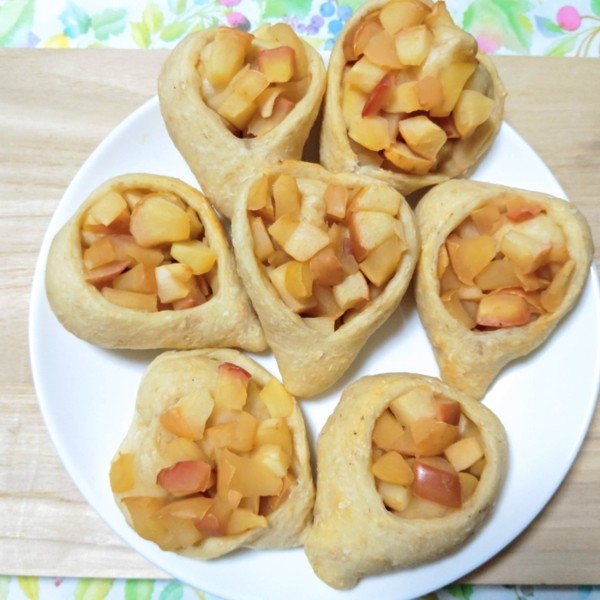 びみょ〜な⁉ ハートの形のりんごパン