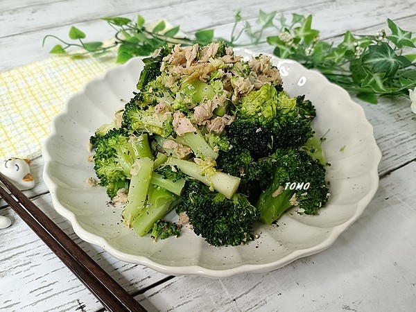 フライパン一つ♪ブロッコリーとツナ缶のコンソメ炒め