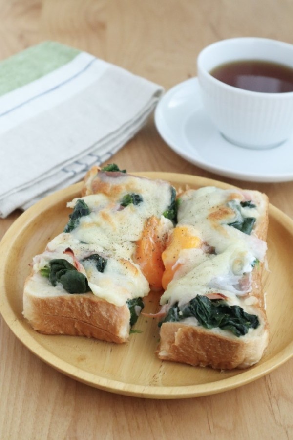 『【#おうちカフェ】ちぢみほうれん草とベーコンのクロックマダム風』