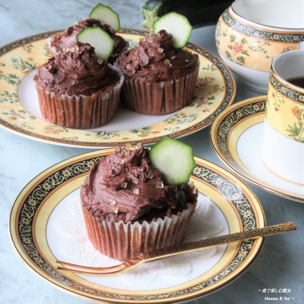 混ぜて焼くだけ。しっとりの秘密は…『ズッキーニチョコケーキ』野菜おやつ♪