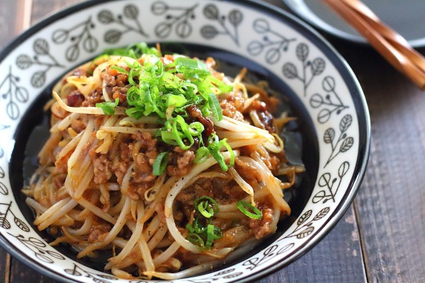 もやしとひき肉の旨辛炒めレシピ！オイスターソースで濃厚おかず