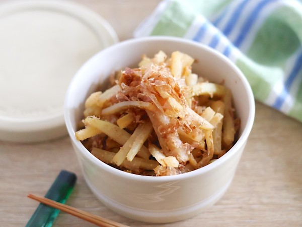 大根の皮は捨てないで！レンジ4分半で完成「無限おかか胡麻和え」が絶品すぎる