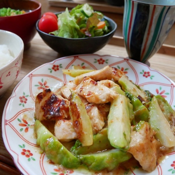 『鶏むね肉と蕾菜の炒め物、昼ごはん#今日のおうちごはん』