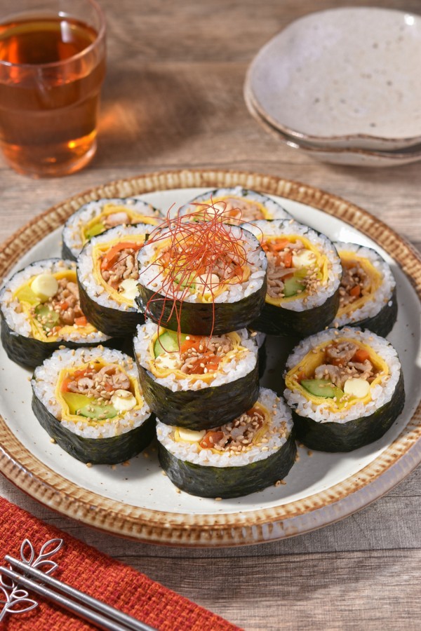 失敗しない豚こまキンパの作り方｜節分は20分で巻ける簡単韓国風太巻きで決まり - すずめの食卓３６５日