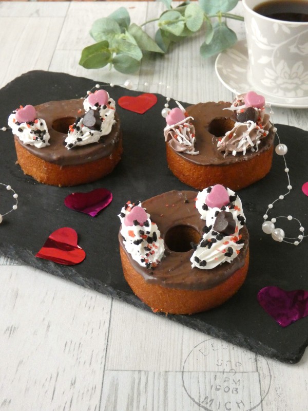 『バレンタインにぴったり！「バウムクーヘンのホイップデコレーション」』