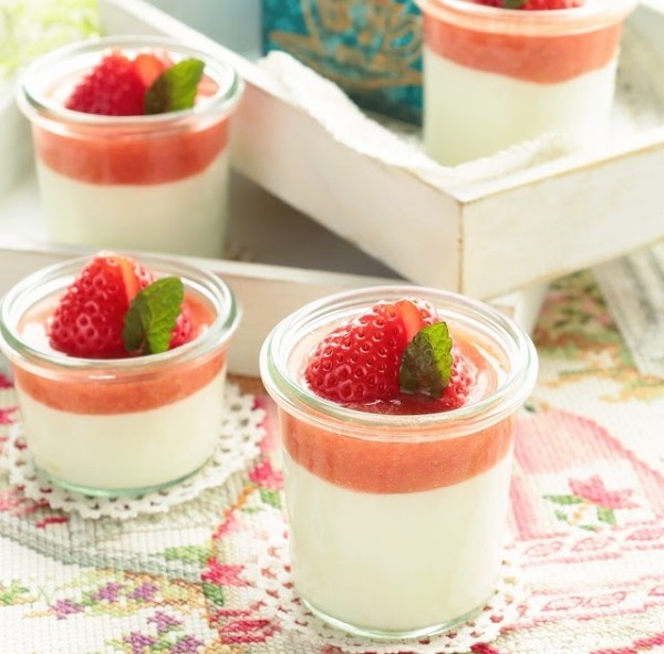 フルーティーソースに溺れる☆ いちごのヨーグルトムース (レシピ)