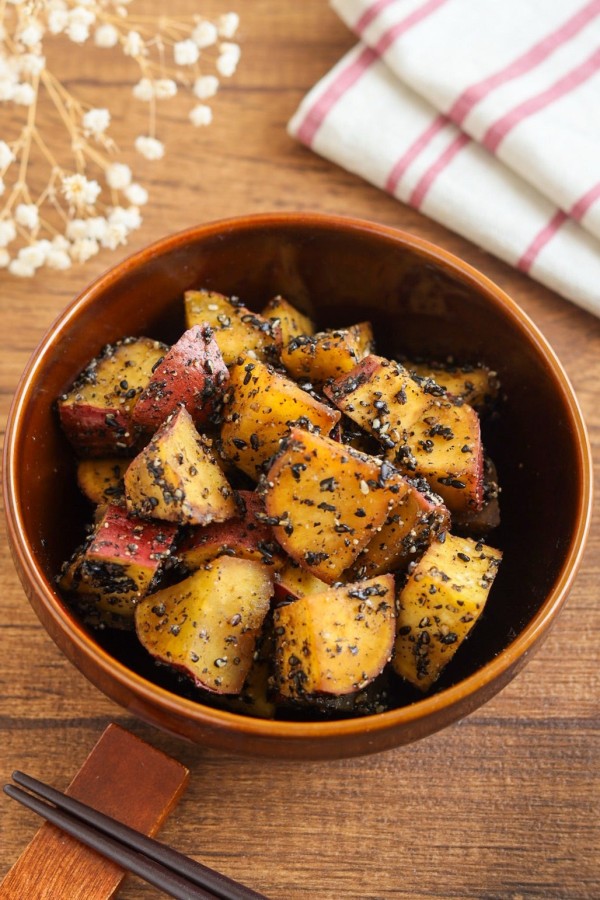 『＊【レシピ】パパッともう一品！さつまいものごま和え＊』