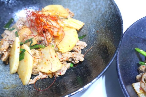 ごま油香る！大根と豚キムチのオイスターソース炒め