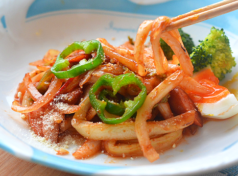 白菜の芯を細く切ってナポリタン風♪