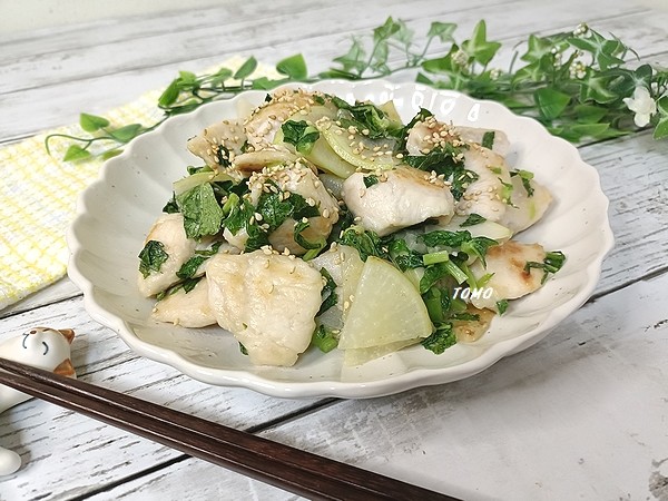 節約料理♪鶏むね肉と大根の葉のコンソメ炒め